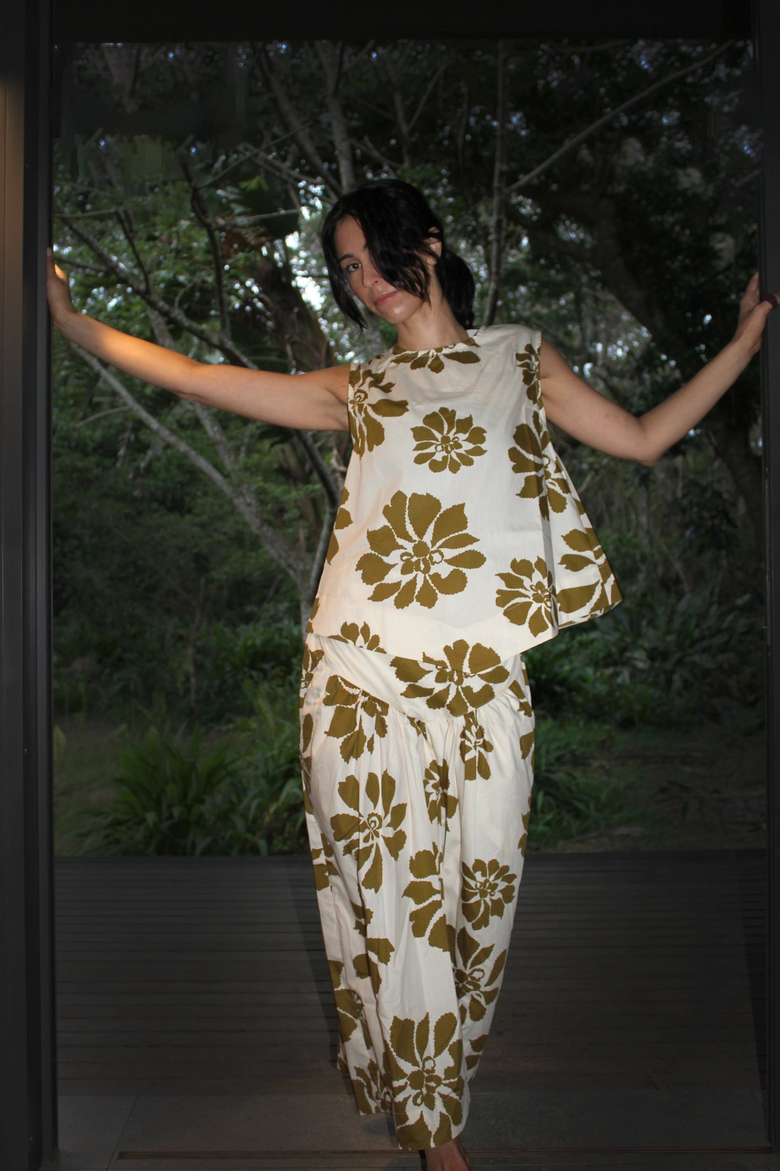 Como Top in Khaki Floral Cotton